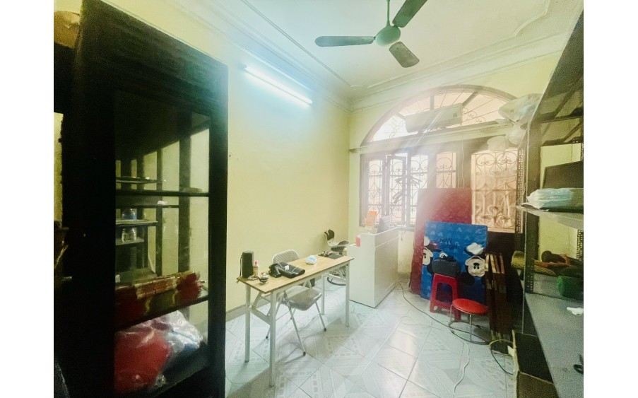 Cho thuê nhà nguyên căn ngõ Thái Hà, phường Trung Liệt, Đống Đa, HN 3 tầng, 47m2, MT 4m giá 12 triệu